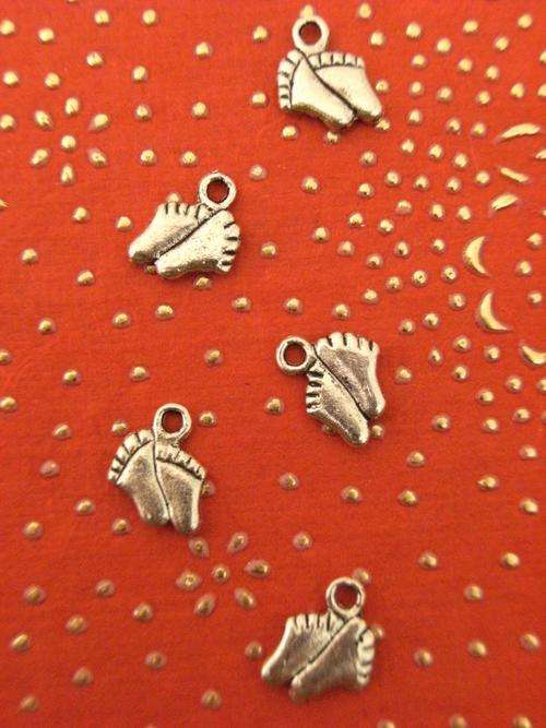 Little feet charms X 5
