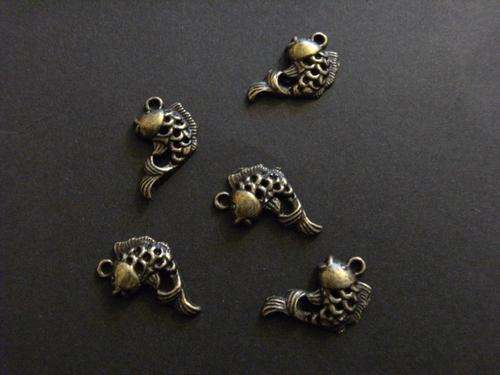 5 X brass goldfish charms