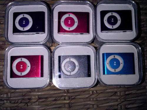 BRAND NEW MP3 PLAYER***WITH 4GIG BUILT-IN***FROM R1***BID NOW