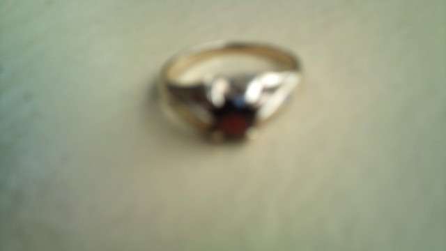 STUNNING 9CT RED STONE TWO DIAMONDS RING***BID NOW****