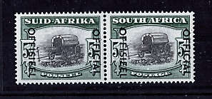 SOUTH AFRICA 1950-54 OFFICIALS 5.- BLACK AND DEEP YELLOW-GREEN LIGHTLY MM PAIR.SG O50a.CAT R1500
