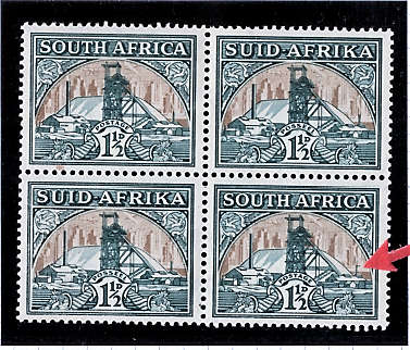 SOUTH AFRICA 1933-48 1.5d GOLD MINE BLOCK OF 4 WITH `FLAG ON CHIM AT RIGHT` VAR. PAIR WITH VAR UMM