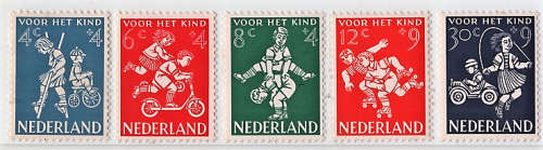 NETHERLANDS 1958 CHILD WELFARE FUND (CHILDREN`S GAMES)SET OF 5 MM.SG 870-874.CAT R240
