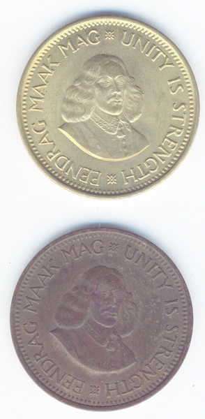 South Africa Pair of 1962 half pennies in different colours
