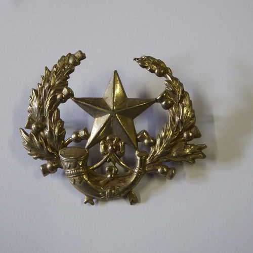 Great Britain The Cameronians (Scottish Rifles) cap badge - White metal lugs