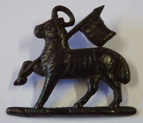 Great Britain 24th London Regiment Queen`s Royal Regiment - Off bronze - Cap badge