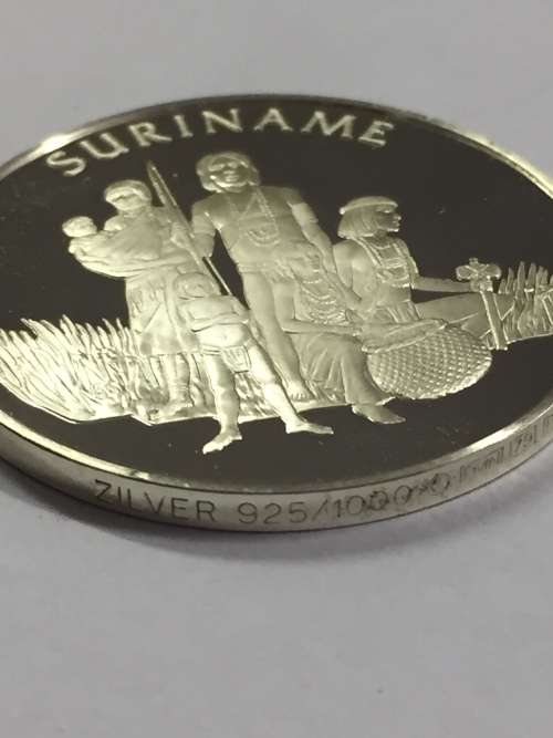 Suriname United Nations proof sterling silver medallion - weighs 13.8 grams