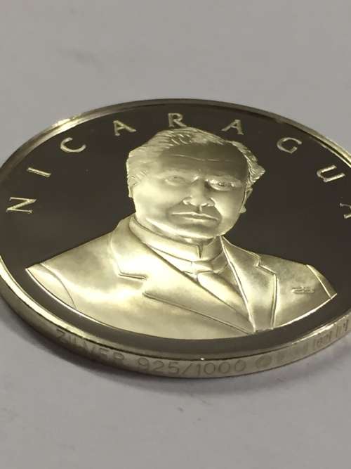 Nicaragua United Nations proof sterling silver medallion - weighs 12.9 grams