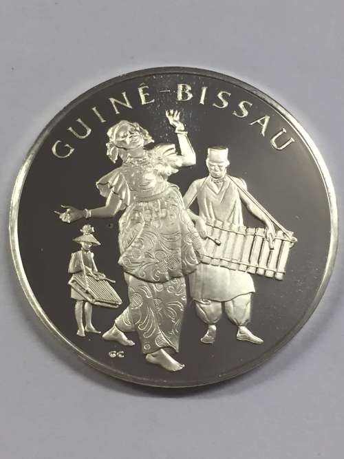 Guinea-Bissau United Nations proof sterling silver medallion - weighs 12.7 grams