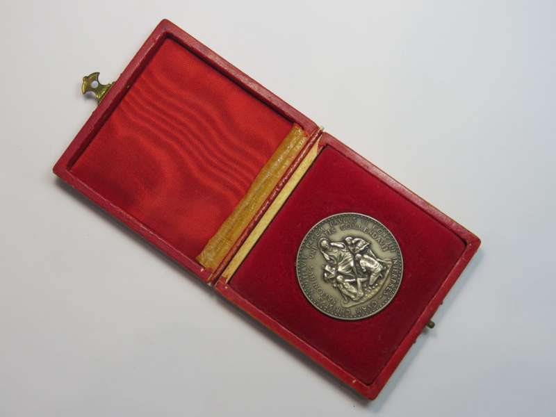 Pope Paul 6 medallion in box - Lovely condition