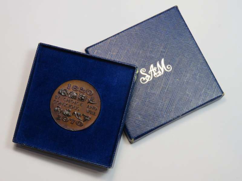 British Settlers medallion issued in 1970 in SA Mint box perfect and beautiful