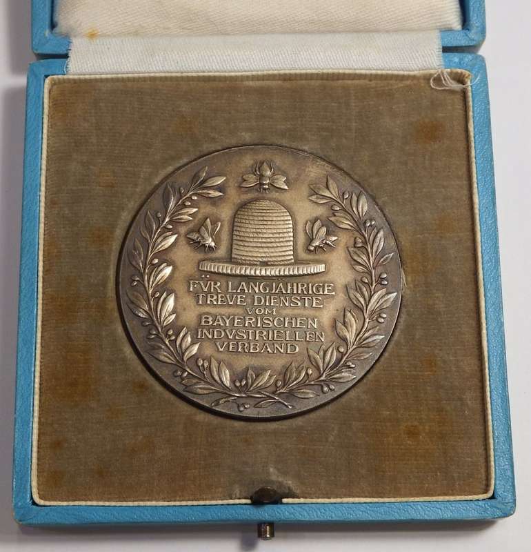 Long Service medallion issued by Bayerischen Industriellen Verbandes ( Industrial Corporation Bayern