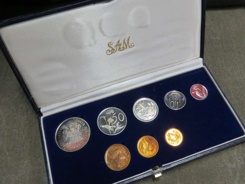 1983 RSA short proof set with silver R1