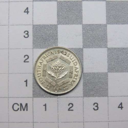 1942 SA Union error sixpence coin - Excellent with large cracked die mark through neck