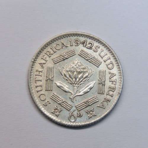 1942 SA Union error sixpence coin - Excellent with large cracked die mark through neck
