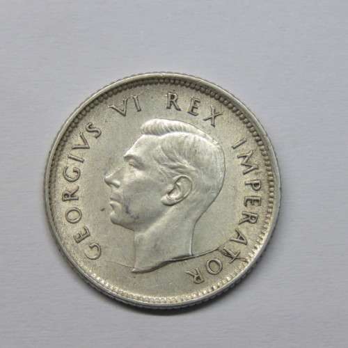 1942 SA Union error sixpence coin - Excellent with large cracked die mark through neck