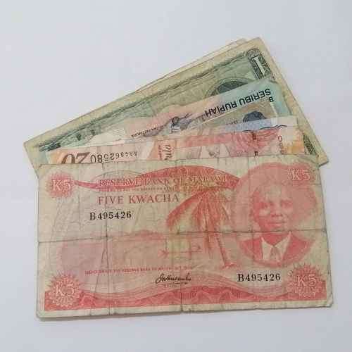 Lot of 10 world banknotes
