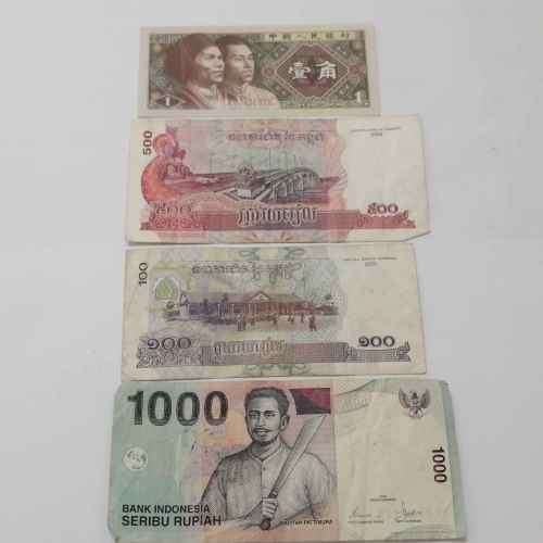 Lot of 10 world banknotes