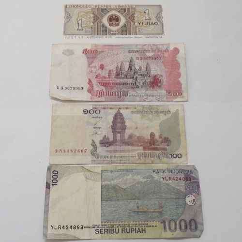 Lot of 10 world banknotes