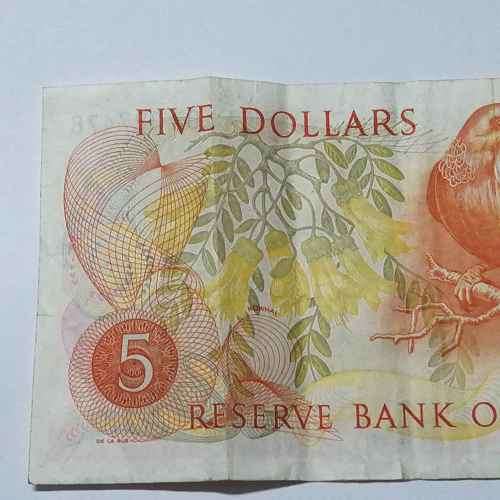 1967-1981 New Zealand 5 Dollars banknote
