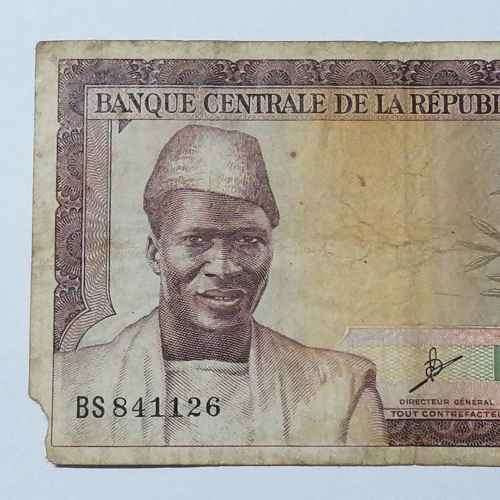 1960 Central bank of Guinea 100 Francs banknote - 1 March 1960 - left lower corner torn off