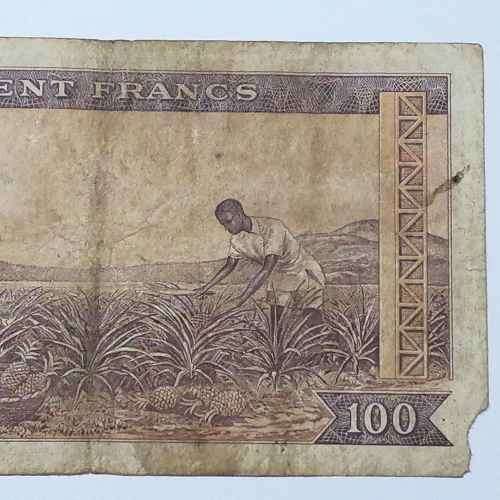 1960 Central bank of Guinea 100 Francs banknote - 1 March 1960 - left lower corner torn off