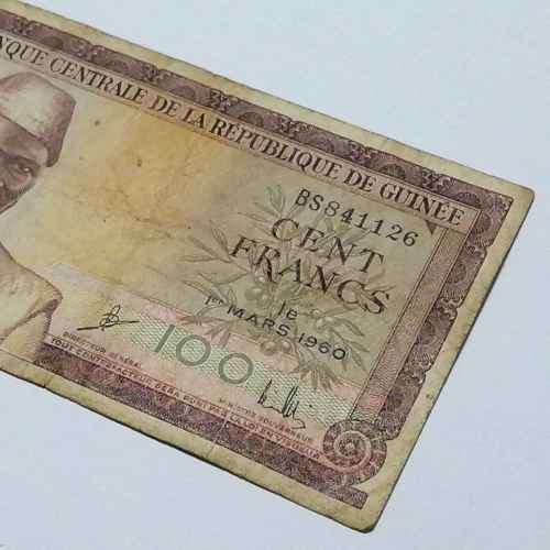 1960 Central bank of Guinea 100 Francs banknote - 1 March 1960 - left lower corner torn off