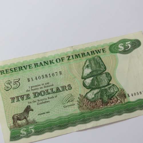 Zimbabwe Harare 1994 5 Dollars banknote - Some folds and creases