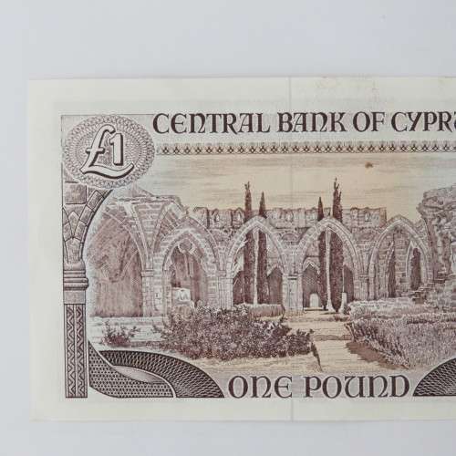 Cyprus 1993 one pound banknote UNC - Slight creases