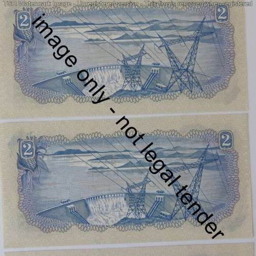 TW de Jongh lot of 3 uncirculated R2 notes with consecutive numbers