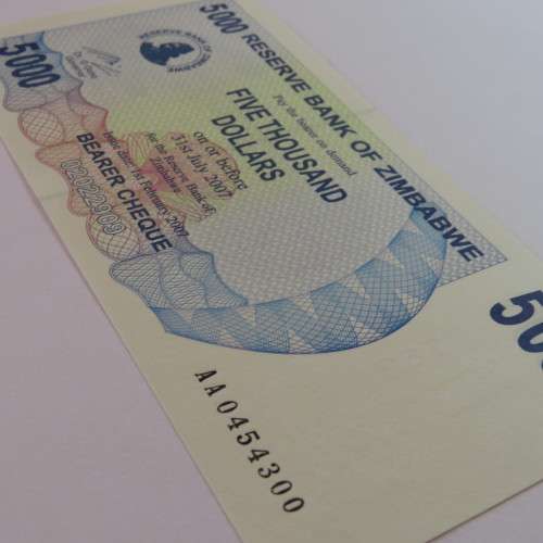 Zimbabwe Bearer cheque issued 1/2/2007 uncirculated $5000 AA0454300 ZW 77