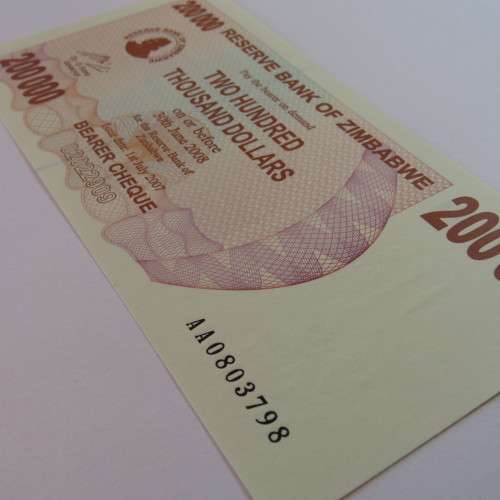 Zimbabwe Bearer cheque 1-7-2007 $200000 uncirculated AA 0803798 ZW 83