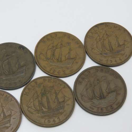 Great Britain lot of 7 half pennies dated between 1938 and 1952