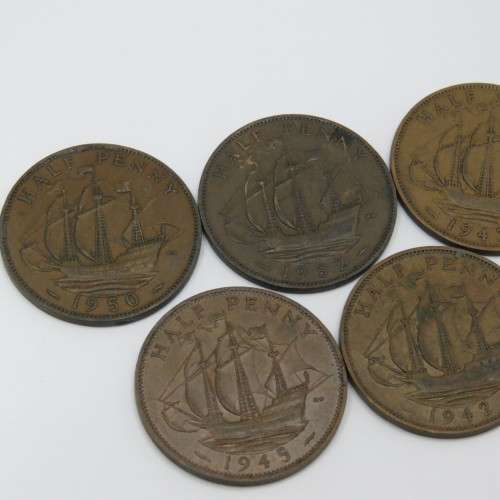 Great Britain lot of 7 half pennies dated between 1938 and 1952