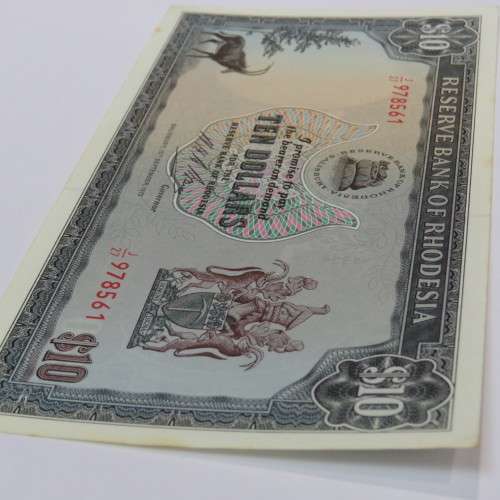 Reserve Bank of Rhodesia Ten Dollars 15 September 1975 Crisp uncirculated