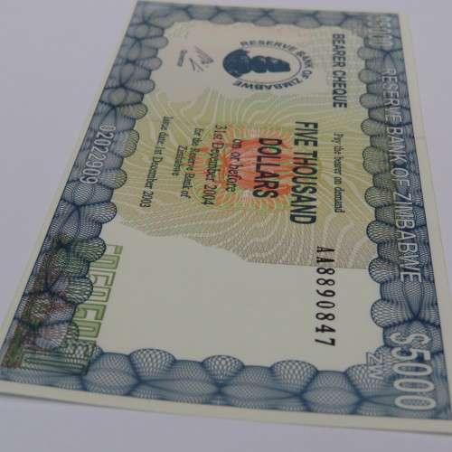 Zimbabwe Bearer cheque 31 Des 2004 $5000 uncirculated
