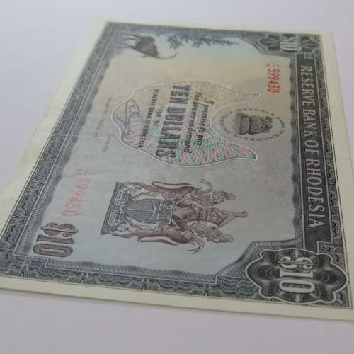 Reserve Bank of Rhodesia Ten Dollars 1 March 1976 AU+ (UNC with centre dent)