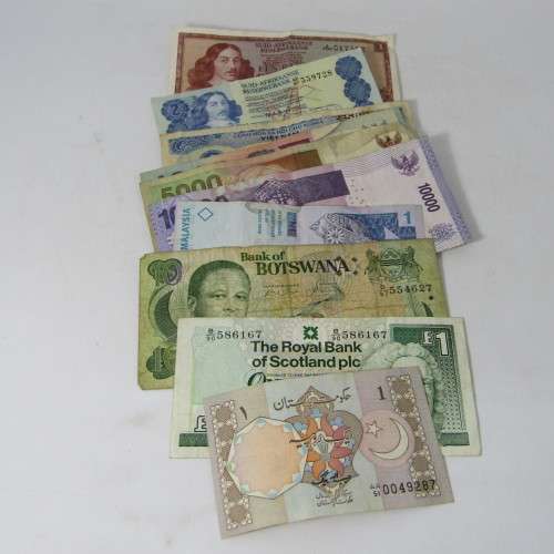 Lot of 10 World banknotes