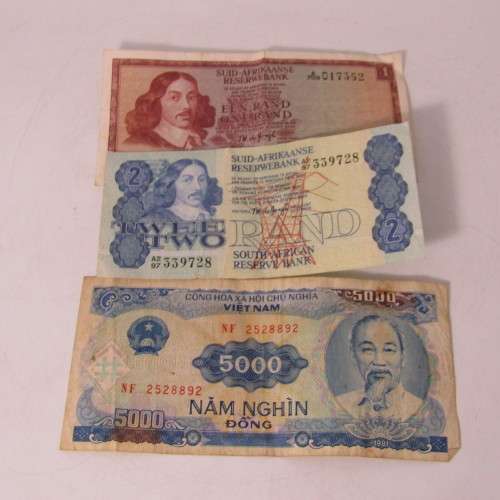 Lot of 10 World banknotes