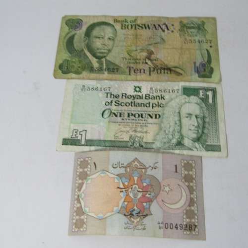 Lot of 10 World banknotes