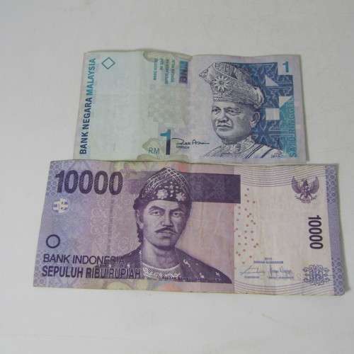Lot of 10 World banknotes