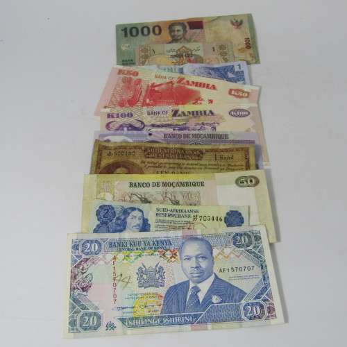 Lot of 10 World banknotes