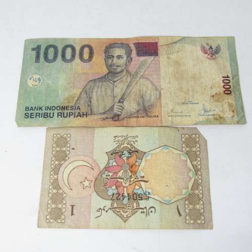 Lot of 10 World banknotes