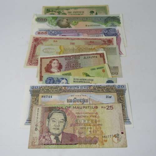 Lot of 10 World banknotes - some uncirculated