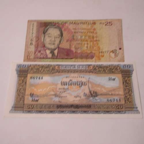 Lot of 10 World banknotes - some uncirculated