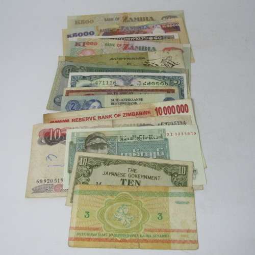 Lot of 10 World banknotes - some uncirculated
