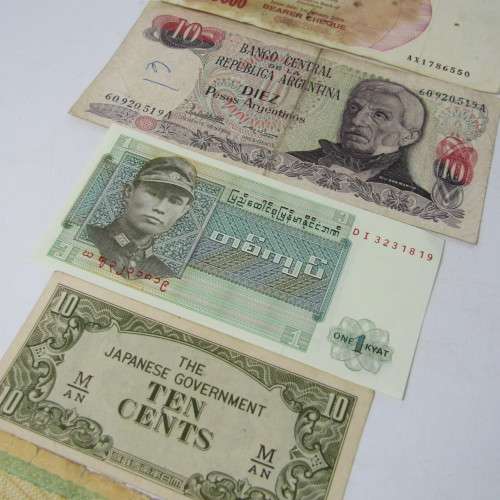 Lot of 10 World banknotes - some uncirculated