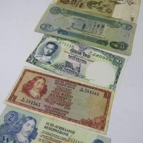 Lot of 10 World banknotes - some uncirculated