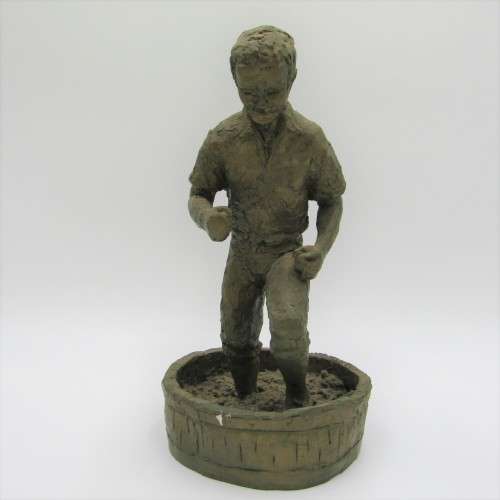 Set Bronzed resin sculptures of winemakers by Miriam Schwartz - 29.5cm
