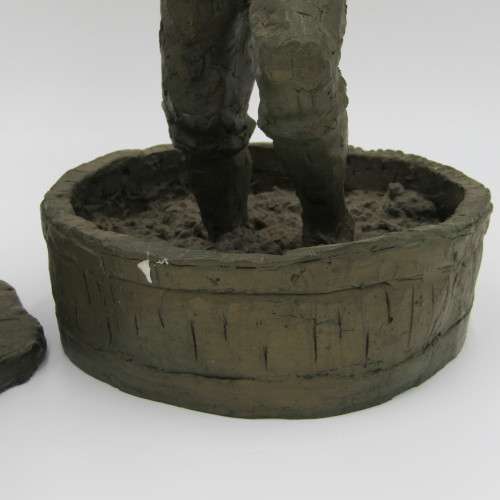 Set Bronzed resin sculptures of winemakers by Miriam Schwartz - 29.5cm